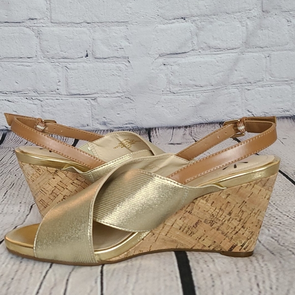 Isaac Mizrahi gold wedge sandals, 7.5W - Picture 7 of 15